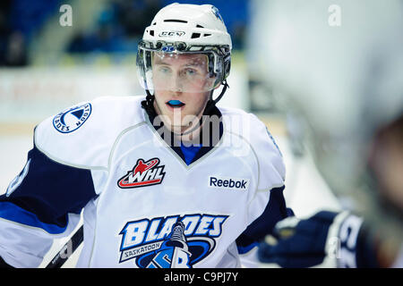 8. Februar 2012 - Saskatoon, Saskatchewan, Kanada - Saskatoon Blades Verteidiger Connor Cox (#3) feiert sein Tor in Aktion während des Spiels Saskatoon Blades vs. Swift aktuelle Broncos im Credit Union Centre in Saskatoon. (Kredit-Bild: © Derek Mortensen/Southcreek/ZUMAPRESS.com) Stockfoto