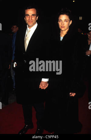 1. Januar 1996 - New York, New York, USA - genaues Datum Unknown.K7059WW.DANIEL Tag-LEWIS & Frau REBECCA MILLER. " Der Tiegel '' Premiere.Gotham Kino. 01/01/1996(Credit Image: © Walter Weissman/Globe Photos/ZUMAPRESS.com) Stockfoto