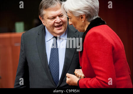 9. Februar 2012 - Brüssel, BXL, Belgien - Griechenlands Finanzminister Evangelos Venizelos und der Leiter des Internationalen Währungsfonds (IWF) Christine Lagarde (R) vor dem Ministertreffen der Euro-Gruppe auf dem Europäischen Rat in Brüssel am 09 / 02 / 2012 Deutschland Finanzen mi Gebäude Stockfoto