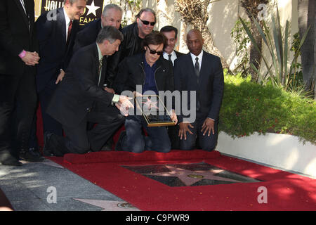 9. Februar 2012 - Hollywood, Kalifornien, USA. Paul McCartney mit einem Stern auf dem Hollywood Walk Of Fame geehrt. Hollywood Walk Of Fame, Hollywood, CA Stockfoto