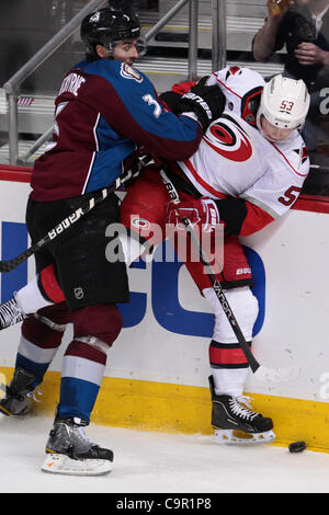 10. Februar 2012 - Denver, Colorado, Vereinigte Staaten von Amerika - Colorado Avalanche Verteidiger Ryan O'Byrne (3) prüft Carolina Hurricanes linken Flügel Jeff Skinner (53) in die Bretter in der dritten Periode. Die Avalanche gewann in der Overtime 4-3. Der Colorado Avalanche veranstaltete die Carolina Hurricanes im Pepsi Center Stockfoto