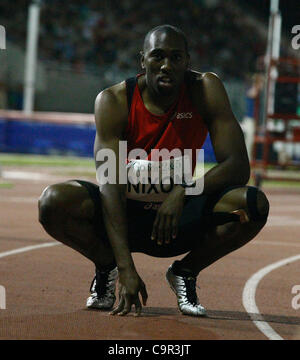 Greg Nixon der USA hockt sich nach dem 400m-Rennen im Jahr 2012 Perth Track Classic, WA-Leichtathletik-Stadion 11. Februar Stockfoto