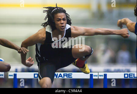 11. Februar 2012 - Newark, Delaware, Vereinigte Staaten von Amerika - 11.02.12 Newark DE: William Penn Senior Patrick Collins im Wettbewerb im jungen-55-Meter-Hürdenlauf bei den Staatsmeisterschaften indoor Track &amp; Field in The University of Delaware Field House in Newark Delaware Samstag, 11. Februar 2012 an in der Newa Stockfoto