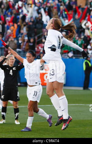 11. Februar 2012 - Frisco, Texas, Vereinigte Staaten - US-Frauen nationalen Fußball nach vorne Alex Morgan (13) feiert ihr Spiel Siegtreffer in der 93. Minute zwischen uns Frau Nationalmannschaft und die Nationalmannschaft Neuseelands.  Der USA besiegt Neuseeland 2: 1 in der Nachspielzeit im Stadion des FC Dallas. (Kredit-Bild: © Stockfoto