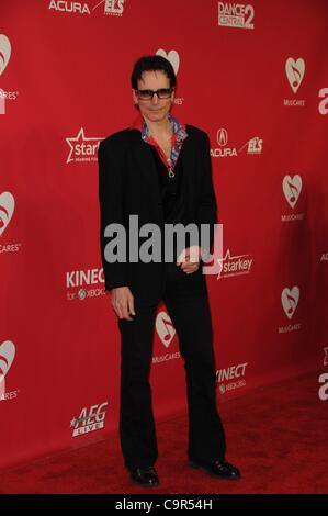 Steve Vai im Ankunftsbereich für 2012 MusiCares Person des Jahres Gala, Los Angeles Convention Center, Los Angeles, CA 10. Februar 2012. Foto von: Dee Cercone/Everett Collection Stockfoto