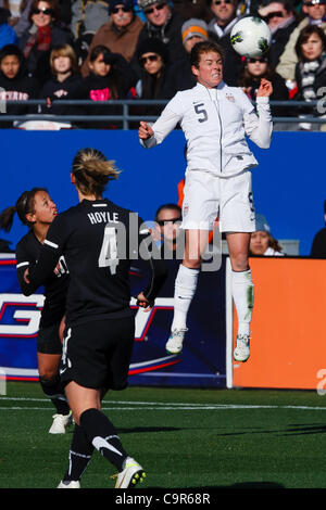 11. Februar 2012 - Frisco, Texas, Vereinigte Staaten - US Women National Soccer Verteidiger Kelley OÃ•Hara (5) während der Aktion zwischen uns Frau Nationalmannschaft und die Nationalmannschaft Neuseelands.  Der USA besiegt Neuseeland 2: 1 in der Nachspielzeit im Stadion des FC Dallas. (Kredit-Bild: © Andrew Dieb/Southcreek/ZUMAPRESS.com) Stockfoto