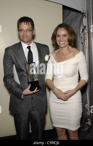 13. Februar 2012 - Hollywood, Kalifornien, USA - Jonathan Freeman und Amy Brenneman während der American Society of Cinematographers 26. jährliche herausragende Achievement Awards, im Hollywood & Highland Grand Ballroom, am 12. Februar 2012, in Los Angeles statt. (Kredit-Bild: © Michael Germana/Globe P Stockfoto