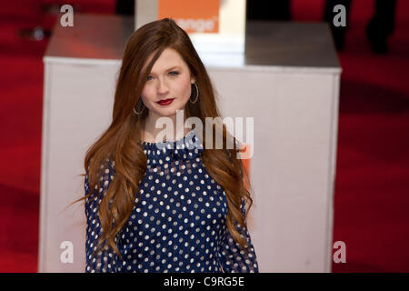 London, UK, 02.12.2012. Bonnie Wright auf dem roten Teppich kommt, um den BAFTAs 2012 teilnehmen Stockfoto