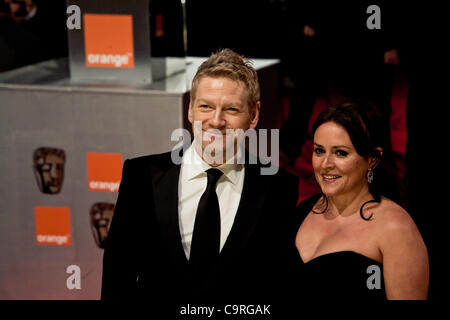 London, UK, 02.12.2012. Schauspieler Kenneth Branagh kommt mit seiner Frau, Lindsay Brunnock 2012 BAFTAs besuchen Stockfoto