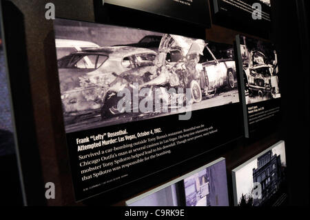 13. Februar 2012 werden angezeigt - Las Vegas, Nevada, USA - Grafiken von Mob-assoziierten Morden im The Mob Museum 13. Februar 2012 in Las Vegas, Nevada. Das Museum, auch bekannt als das nationale Museum der organisierten Kriminalität und Strafverfolgung, öffnet am 14. Februar und erzählt die Geschichte der Organisation Stockfoto