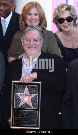 NANCY CARTWRIGHT & MATT Gröning & YEARDLEY SMITH Schöpfer der SIMPSONS und Schauspieler MATT GROENING geehrt mit einem Stern auf dem HOLLYWOOD WALK OF FAME in HOLLYWOOD, LOS ANGELES, Kalifornien, USA 14. Februar 2012 LBU80400 Stockfoto