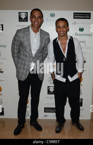 London, Vereinigtes Königreich 14.02.2012 Marvin Humes und Aston Merrygold JLS besucht der Prinz Valentines Ball im kann Fair Hotel in London. (Photo Credit: Photobeat Bilder/Alamy) Stockfoto