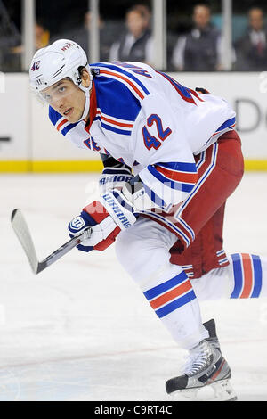 14. Februar 2012 - Boston, Massachusetts, USA - Rangers nach vorn, Artem Anisimov (42) in Aktion während der dritten Periode des Spiels im TD Garden in Boston, Massachusetts. Die Rangers Tor ihre 3. um 02:53 in der Zeit bis die Bruins 3-0 aussperren. (Kredit-Bild: © Jim Melito/Southcreek/ZUMAPRESS Stockfoto