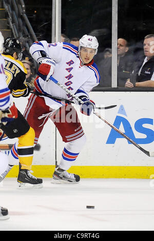 14. Februar 2012 - Boston, Massachusetts, USA - Rangers nach vorn, Artem Anisimov (42) in Aktion während der dritten Periode des Spiels im TD Garden in Boston, Massachusetts. Die Rangers Tor ihre 3. um 02:53 in der Zeit bis die Bruins 3-0 aussperren. (Kredit-Bild: © Jim Melito/Southcreek/ZUMAPRESS Stockfoto