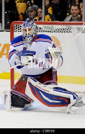 14. Februar 2012 - Boston, Massachusetts, US - Rangers Torwart Henrik Lundqvist (30) in Aktion während der zweiten Phase des Spiels im TD Garden in Boston, Massachusetts. Die Rangers besiegte die Bruins 3-0 (Credit-Bild: © Jim Melito/Southcreek/ZUMAPRESS.com) Stockfoto