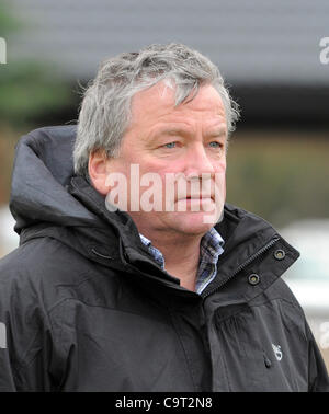 NIGEL TWISTON-DAVIES TRAINER SOUTHWELL RACECOURSE SOUTHWELL ENGLAND 15. Februar 2012 Stockfoto