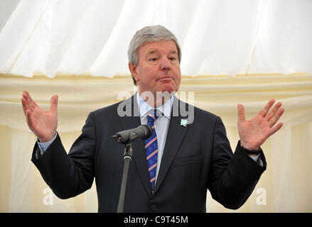 Sir Keith Mills, Deputy Chair LOCOG in Portland, Dorset für die offizielle Übergabe des Dorfes Athleten Olympisches Segeln Stockfoto