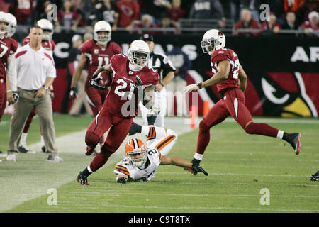 18. Dezember 2011 - Glendale, Arizona, USA - Arizona Cardinals punt Returner Patrick Peterson (21) nach unten Feld in einem NFL-Spiel gegen die Cleveland Browns im University of Phoenix Stadium in Glendale, AZ läuft (Credit-Bild: © Gene Lower/Southcreek/ZUMAPRESS.com) Stockfoto