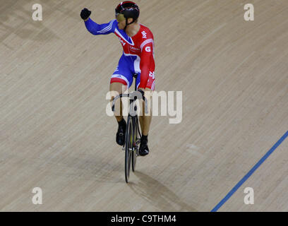 19.02.2012 London England. Sir Chris Hoy (GBR) im Finale der Herren-Sprint bei der UCI-WM in London Olympischen Velodrom. Bestandteil der London bereitet Veranstaltungsreihe organisiert von LOCOG, Organisation Komitee Olympischen Spiele in London. Obligatorische Credit: Mitchell Gunn Stockfoto