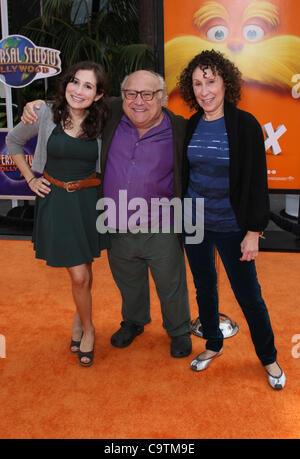 LUCY DEVITO & DANNY DEVITO & RHEA PERLMAN DR. SEUSS DIE LORAX. WELT PREMIERE UNIVERSAL CITY LOS ANGELES KALIFORNIEN USA 19 F Stockfoto