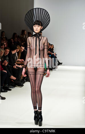 Londoner Fashionweek Herbst/Winter 2012. PAM Hogg Modenschau Stockfoto