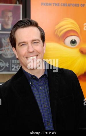 19. Februar 2012 - Hollywood, Kalifornien, USA - Ed Helms während der Premiere des neuen Films von Universal Bilder THE LORAX, statt bei Universal Studios City Walk am 19. Februar 2012, in Los Angeles. (Kredit-Bild: © Michael Germana/Globe Photos/ZUMAPRESS.com) Stockfoto