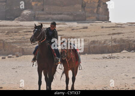 Tourismus-Zahlen bei den Pyramiden von Gizeh sind unten nach dem arabischen Frühling aber mehr arabische Touristen eher westlichen kommen. Stockfoto