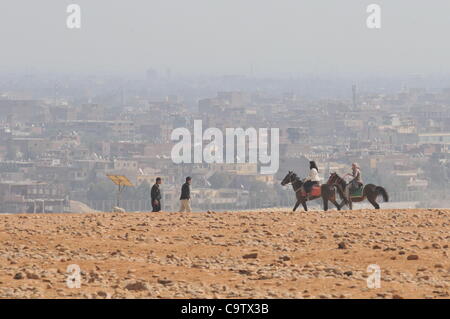 Tourismus-Zahlen bei den Pyramiden von Gizeh sind unten nach dem arabischen Frühling aber mehr arabische Touristen eher westlichen kommen. Stockfoto