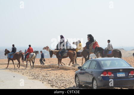 Tourismus-Zahlen bei den Pyramiden von Gizeh sind unten nach dem arabischen Frühling aber mehr arabische Touristen eher westlichen kommen. Stockfoto