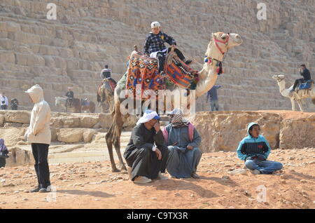 Tourismus-Zahlen bei den Pyramiden von Gizeh sind unten nach dem arabischen Frühling aber mehr arabische Touristen eher westlichen kommen. Stockfoto