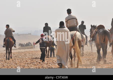 Tourismus-Zahlen bei den Pyramiden von Gizeh sind unten nach dem arabischen Frühling aber mehr arabische Touristen eher westlichen kommen. Stockfoto