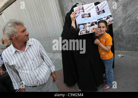 14. Juli 2009 - Teheran - iranischer Frauen protestieren die Bundesregierung vor der deutschen Botschaft über eine 32 Jahre alte ägyptische Frau, die Anfang dieses Monats wiederholt in einem deutschen Gerichtssaal erstochen wurde. Stockfoto