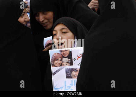 14. Juli 2009 - Teheran - iranischer Frauen protestieren die Bundesregierung vor der deutschen Botschaft über eine 32 Jahre alte ägyptische Frau, die Anfang dieses Monats wiederholt in einem deutschen Gerichtssaal erstochen wurde. Stockfoto