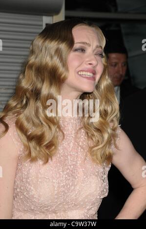 21. Februar 2012 - Los Angeles, Kalifornien, USA - 21. Februar 2012 - Los Angeles, Kalifornien, USA - Schauspielerin AMANDA SEYFRIED in "Gone" Los Angeles Premeire auf den ArcLight Kinos statt. (Kredit-Bild: © Paul Fenton/ZUMAPRESS.com) Stockfoto