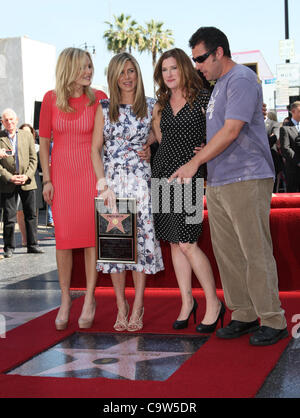 MALIN AKERMAN & JENNIFER ANISTON & KATHRYN HAHN & ADAM SANDLER JENNIFER ANISTON GEEHRT MIT EINEM STERN AUF DEM HOLLYWOOD WALK OF FAM Stockfoto