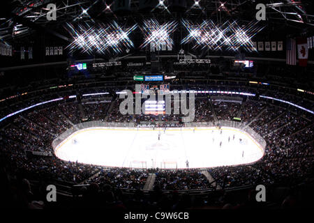 22. Februar 2012 - Denver, Colorado, Vereinigte Staaten von Amerika - ein allgemeiner Blick in das Pepsi center in der ersten Phase des Spiels. Der Colorado Avalanche veranstaltete die Los Angeles Kings im Pepsi Center in Denver, CO. (Credit-Bild: © Jesaja Downing/Southcreek/ZUMApress.com) Stockfoto