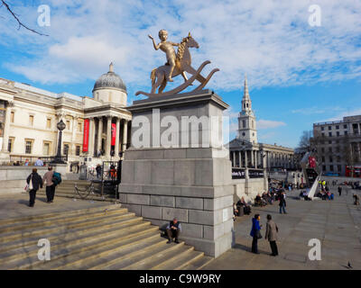 "Machtlose Strukturen, Abb. 101" den Spitznamen "Golden Boy" durch Michael Elmgreen & Ingar Dragset, Trafalgar Square Fourth Plinth vorgestellt von Joanna Lumley, London, UK, auf Donnerstag, 23. Februar 2012 Stockfoto