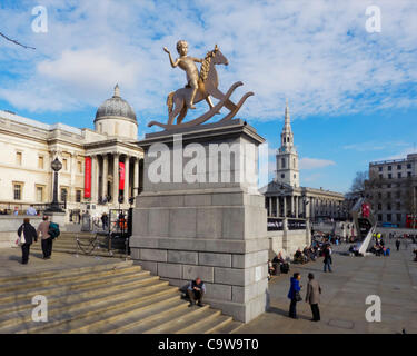 "Machtlose Strukturen, Abb. 101" den Spitznamen "Golden Boy" durch Michael Elmgreen & Ingar Dragset, Trafalgar Square Fourth Plinth vorgestellt von Joanna Lumley, London, UK, auf Donnerstag, 23. Februar 2012 Stockfoto