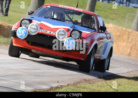 25. Februar 2012 - Stoneleigh Park, Coventry, UK.  Paul Hunter fahren ein 1978 Triumph TR7 V8 in der Live Rally Stage Race Retro Stockfoto