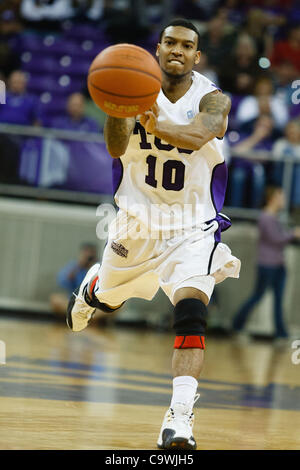 25. Februar 2012 - Fort Worth, Texas, USA - TCU gehörnte Frösche Guard Hank Dornen (10) während der Aktion zwischen New Mexico Lobos und die TCU Horned Frogs.  TCU stört New Mexico 83-64 bei Daniel Meyer Kolosseum. (Kredit-Bild: © Andrew Dieb/Southcreek/ZUMAPRESS.com) Stockfoto