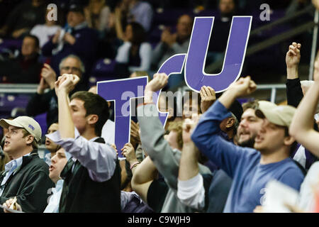 25. Februar 2012 - Fort Worth, Texas, USA - TCU Horned Frogs Fans anfeuern ihrer Mannschaft während der Aktion zwischen New Mexico Lobos und die TCU Horned Frogs.  TCU stört New Mexico 83-64 bei Daniel Meyer Kolosseum. (Kredit-Bild: © Andrew Dieb/Southcreek/ZUMAPRESS.com) Stockfoto