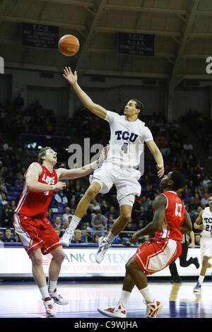 25. Februar 2012 - Fort Worth, Texas, US - TCU gehörnte Frösche vorwärts Amric Felder (4) während der Aktion zwischen New Mexico Lobos und die TCU Horned Frogs.  TCU stört New Mexico 83-64 bei Daniel Meyer Kolosseum. (Kredit-Bild: © Andrew Dieb/Southcreek/ZUMAPRESS.com) Stockfoto