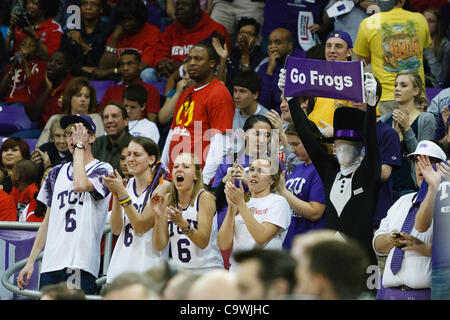 25. Februar 2012 - Fort Worth, Texas, USA - TCU Horned Frogs Fans anfeuern ihrer Mannschaft während der Aktion zwischen New Mexico Lobos und die TCU Horned Frogs.  TCU stört New Mexico 83-64 bei Daniel Meyer Kolosseum. (Kredit-Bild: © Andrew Dieb/Southcreek/ZUMAPRESS.com) Stockfoto