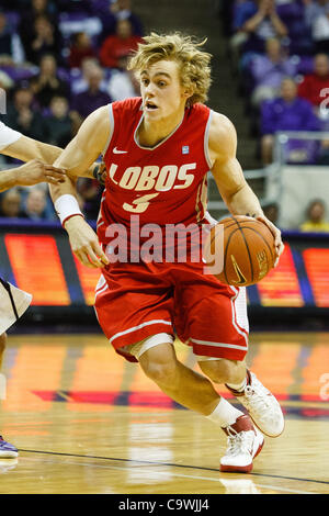 25. Februar 2012 - Fort Worth, Texas, Vereinigte Staaten - New Mexico Lobos Hugh Greenwood (3) während der Aktion zwischen New Mexico Lobos und die TCU Horned Frogs zu schützen.  TCU stört New Mexico 83-64 bei Daniel Meyer Kolosseum. (Kredit-Bild: © Andrew Dieb/Southcreek/ZUMAPRESS.com) Stockfoto