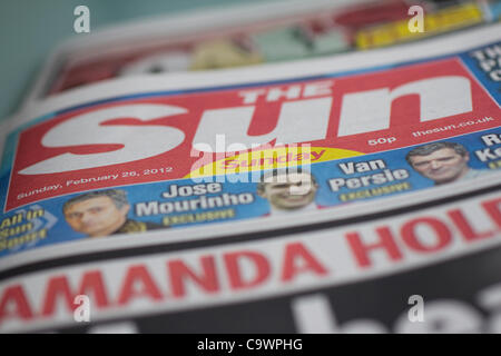 Sonntag Sonne, die Sonne auf neue Sonntagszeitung Stockfoto