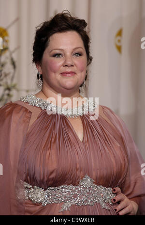 26. Februar 2012 - Hollywood, Kalifornien, USA - MELISSA MCCARTHY in der Oscar-Presse Raum bei den 84. Academy Awards, der Oscar-Verleihung im Kodak Theatre. (Kredit-Bild: © Lisa O'Connor/ZUMAPRESS.com) Stockfoto