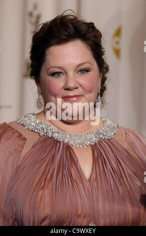 26. Februar 2012 - Hollywood, Kalifornien, USA - MELISSA MCCARTHY in der Oscar-Presse Raum bei den 84. Academy Awards, der Oscar-Verleihung im Kodak Theatre. (Kredit-Bild: © Lisa O'Connor/ZUMAPRESS.com) Stockfoto