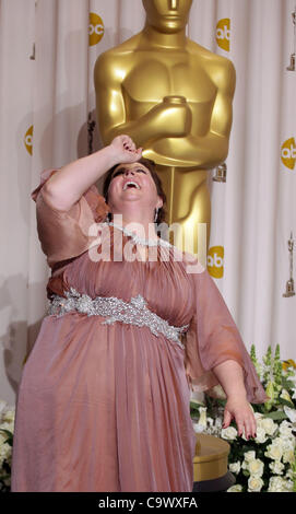 26. Februar 2012 - Hollywood, Kalifornien, USA - MELISSA MCCARTHY in der Oscar-Presse Raum bei den 84. Academy Awards, der Oscar-Verleihung im Kodak Theatre. (Kredit-Bild: © Lisa O'Connor/ZUMAPRESS.com) Stockfoto