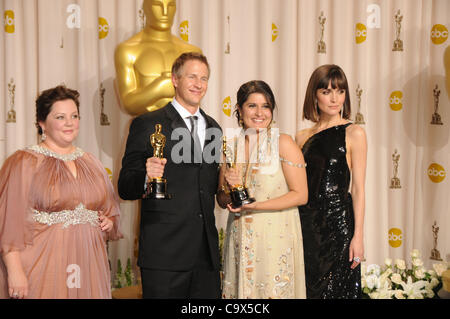 26. Februar 2012 vergibt - Los Angeles, Kalifornien, USA - Melissa McCarthy, Rose Byrne, Daniel Junge und Sharmeen Obaid Chinoy besucht die 84. jährlichen Akademie - Drucksaal im Hollywood & Highland Center, Los Angeles, CA. 26 Februar - 2012 statt. 2012 (Kredit-Bild: © D. Long/Globe Fotos/ZUMAPRESS. Stockfoto