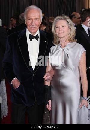 CHRISTOPHER PLUMMER & ELAINE TAYLOR die 84. ACADEMY AWARDS Ankünfte LOS ANGELES Kalifornien USA 26. Februar 2012 Stockfoto